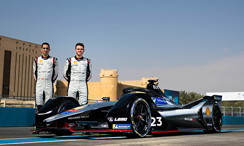 3-日产汽车e.dams车队车手塞巴斯蒂安·布埃米（Sebastien Buemi）及奥利弗·罗兰德(Oliver Rowland)首战分获第六、七名的好成绩（文章内）.jpg
